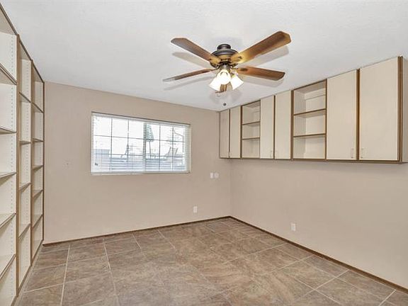 5th image of 601 N Sunflower Cir