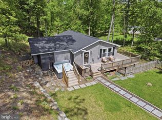 3147 Mountain Lake Rd, Hedgesville, WV 25427