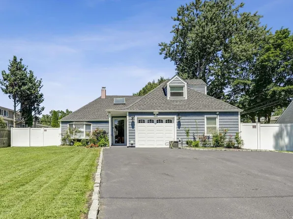 7 Sagebrush Lane, Islandia, NY 11749