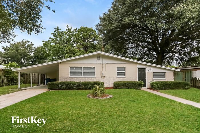 1st image of 3206 Red Oak Dr