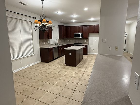 4th image of 3817 Appleton Ln