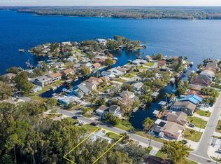 6 Freshwater Dr, Palm Harbor, FL 34684