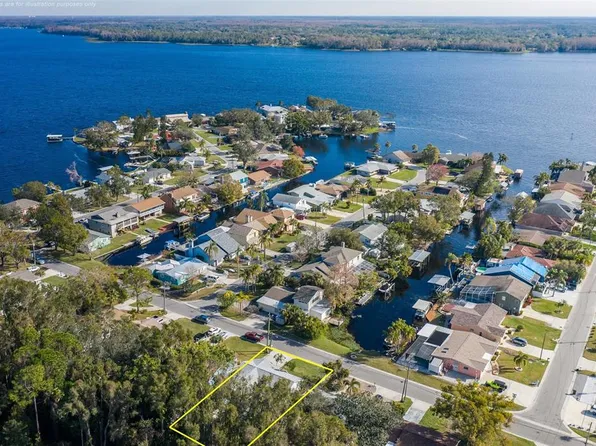 6 Freshwater Dr, Palm Harbor, FL 34684