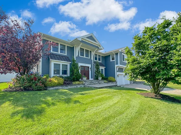 31 Stonehurst Lane, Dix Hills, NY 11746