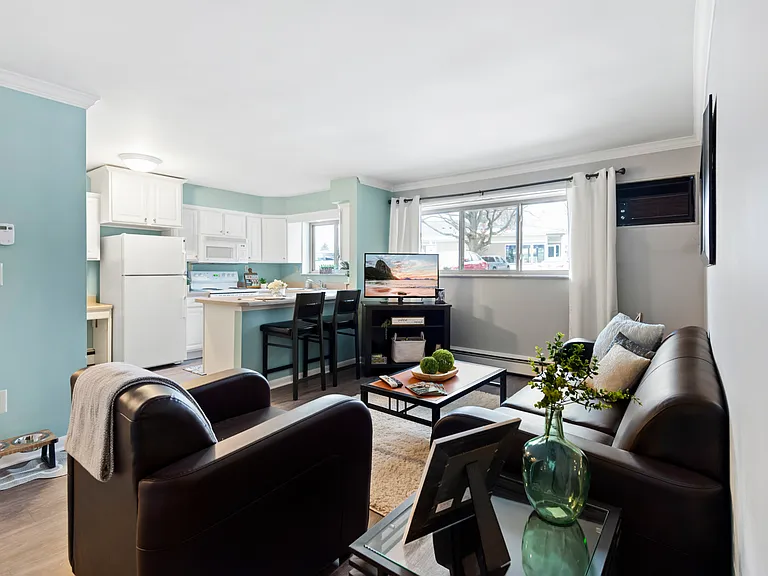 Abbott Pointe Apartments — Photo 10