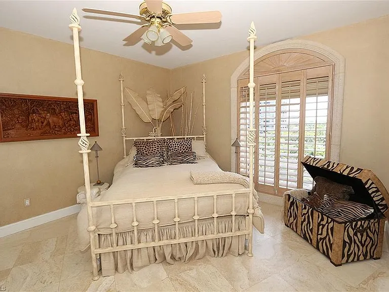 8665 Bay Colony Dr #901 — Photo 23