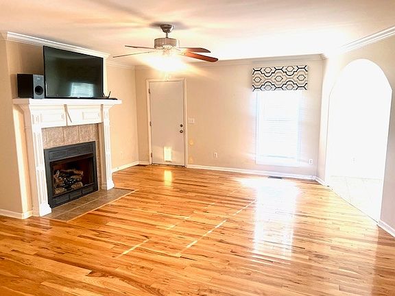5th image of 12 Oak Point Dr