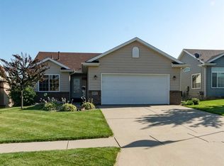 5704 W Hemlock Dr, Sioux Falls, SD 57107