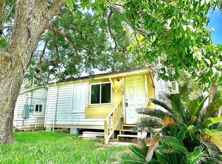 1502 W Talmadge St, Alvin, TX 77511