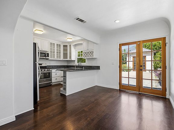 5th image of 585 W Calaveras St