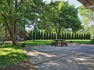 704 Oak Tree Rd, Sheboygan, WI 53083