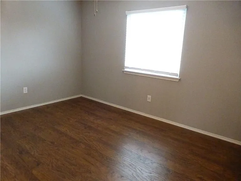 1572 Crown View Dr — Photo 12