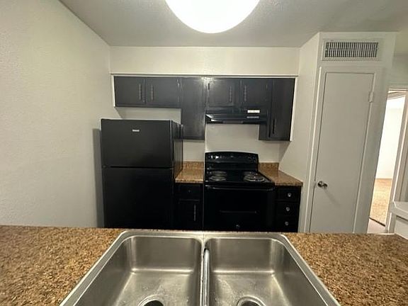 3rd image of 407 Gladstell St #82