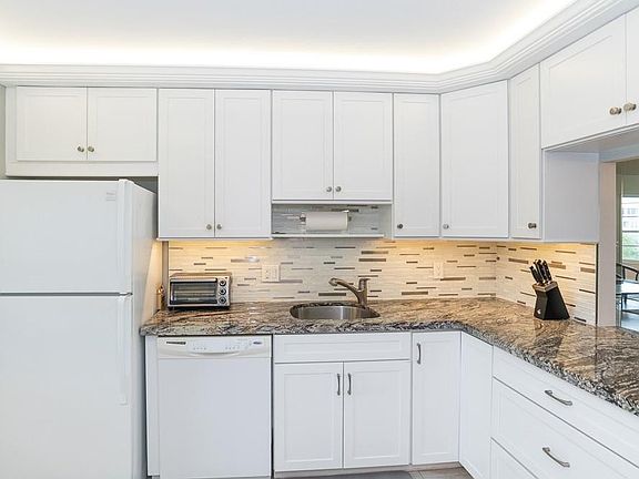 4th image of 545 Oaks Lane #407