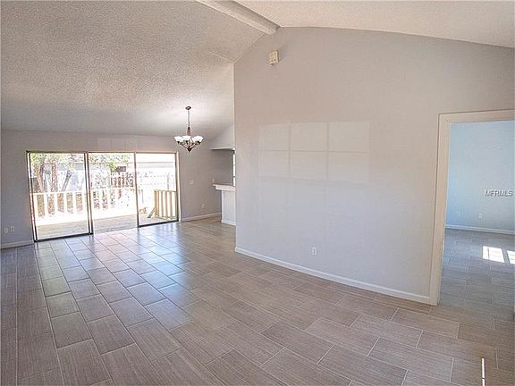 3rd image of 824 Coleman Ave