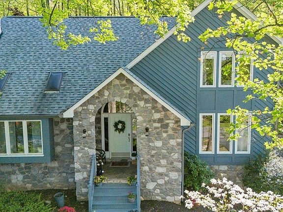 3rd image of 662 Stayman Rd
