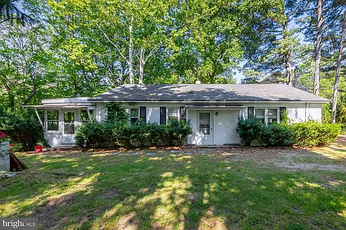 1100 Woodlawn Ave Photo 1