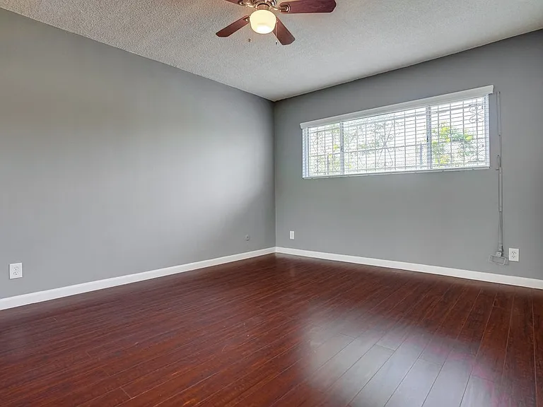 Gated, MidCentury MultiFamily Property near Metro Access and Victoria Park — Photo 8