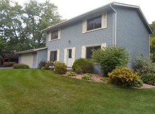 404 Cimarron Cir, Chanhassen, MN 55317