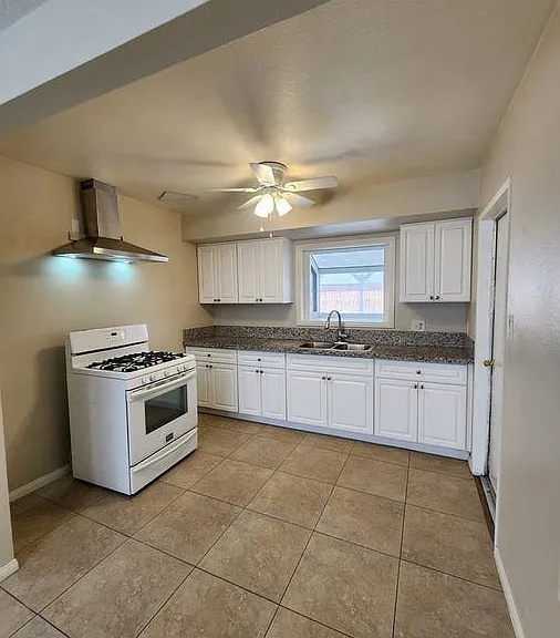 3975 Eileen St — Photo 30