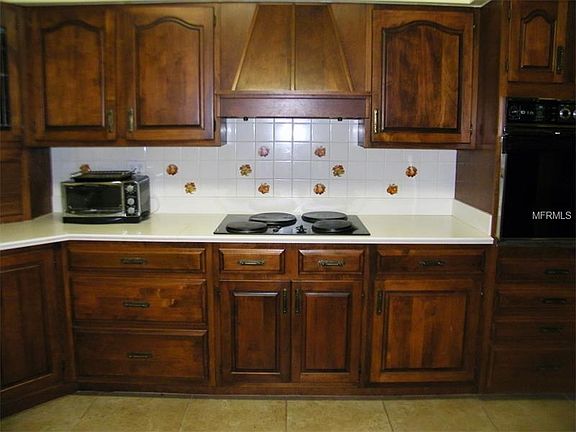 4th image of 1740 Robinson Dr N