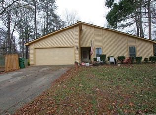 6527 Lake Forest Rd, Charlotte, NC 28227