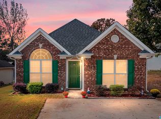 423 Camden Cove Cir, Calera, AL 35040