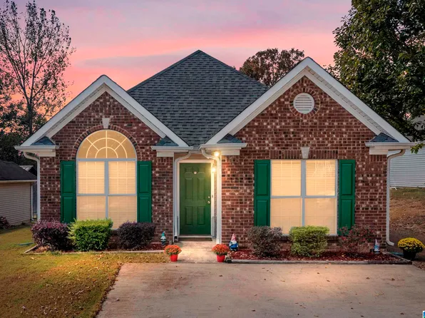 423 Camden Cove Cir, Calera, AL 35040