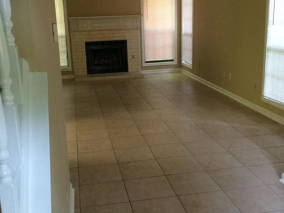 Foyer/Living Room