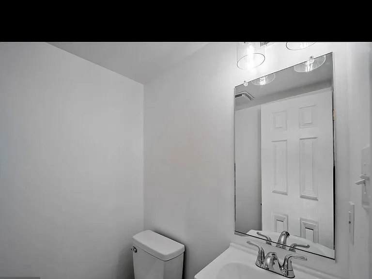 905 Nadine Ct — Photo 4