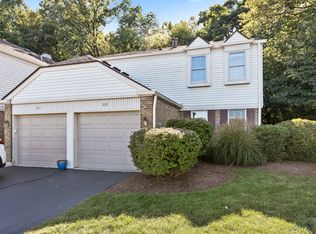229 Auburn Ct #229, St Charles, IL 60174
