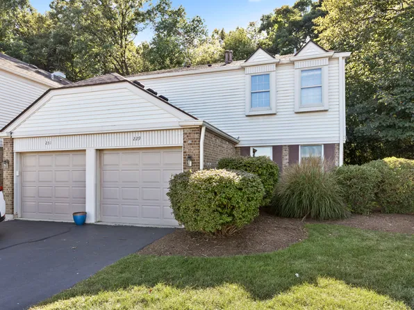 229 Auburn Ct #229, St Charles, IL 60174