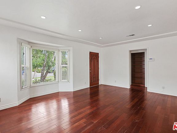 3rd image of 2654 Greenfield Ave