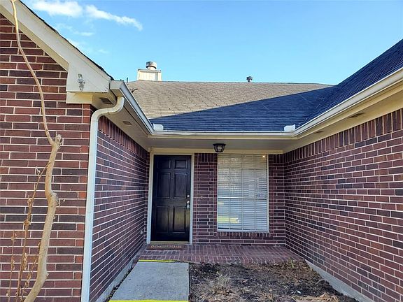 3rd image of 2215 Lady Leslie Ln