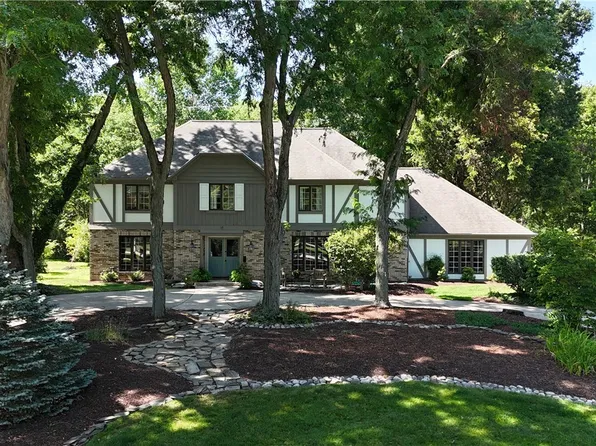 3554 Rolling Hills Dr, Pepper Pike, OH 44124