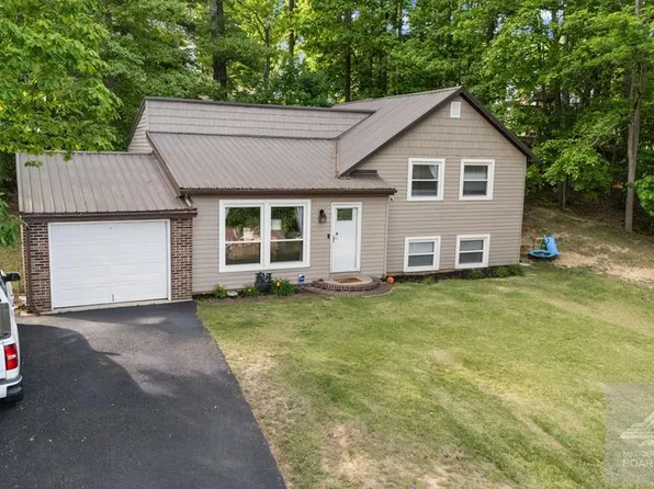 135 Bayberry Ave, Princeton, WV 24739
