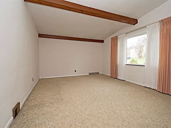 3rd image of 8040 Remington Dr