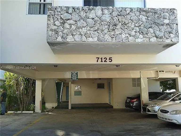 7125 Dickens Ave #4 — Photo 1