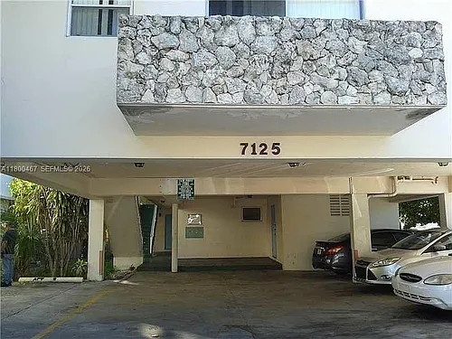 7125 Dickens Ave #4 Photo 1