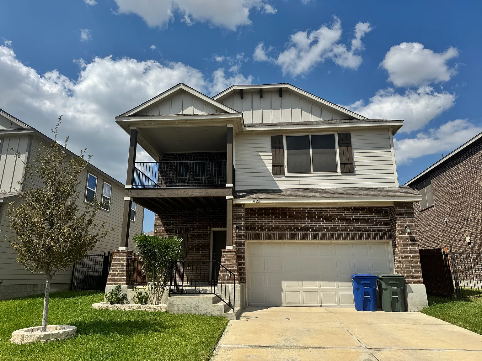 4 bed, 2.5 bath, 2539 sqft, $2,600 — Photo 1