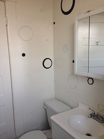 Bathroom (wall decorations have been removed)