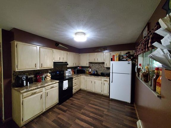 5th image of 23 Woodland Dr