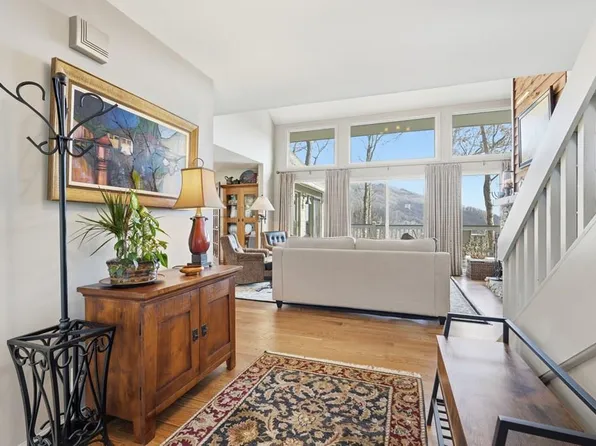 576 Columbine Dr, Jasper, GA 30143