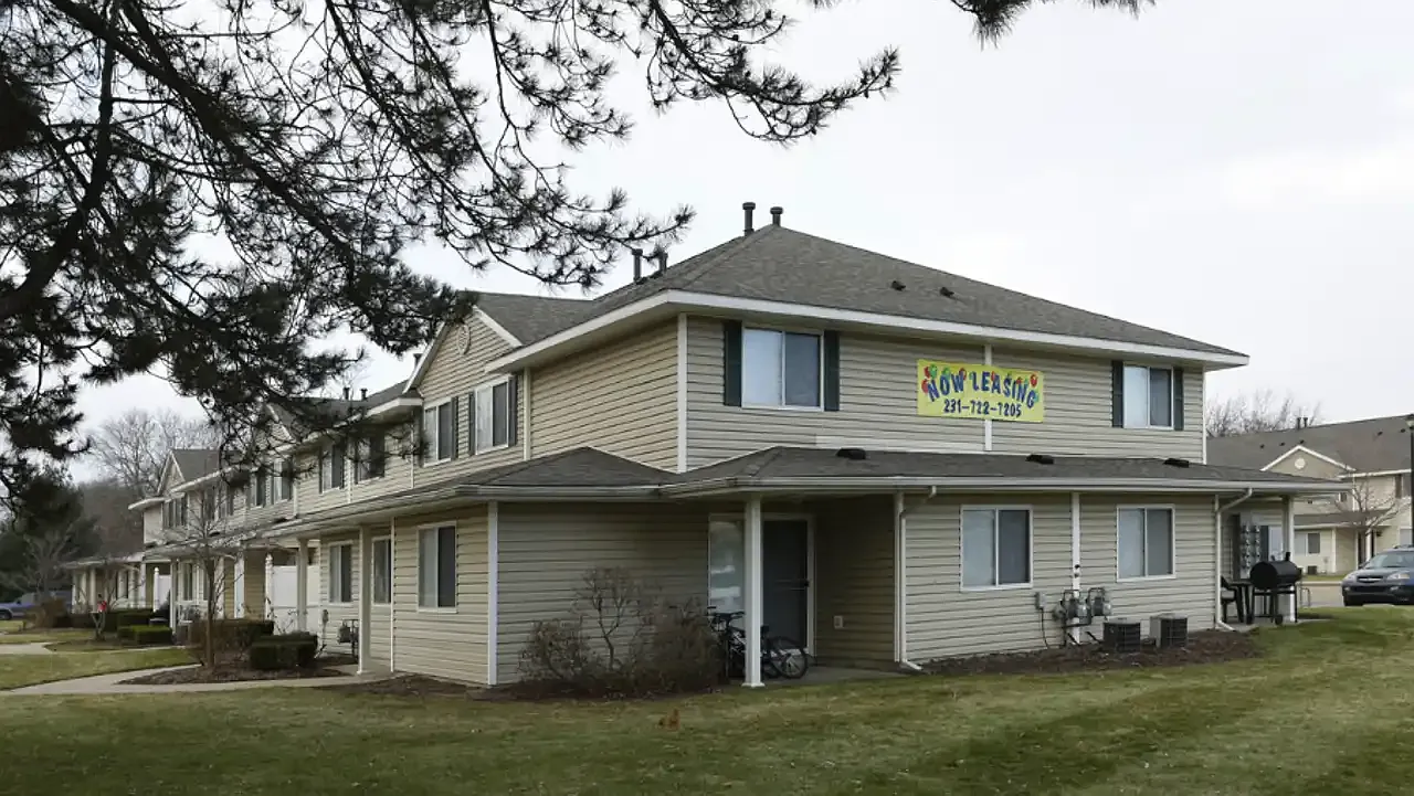 Emerald Pointe — Photo 1
