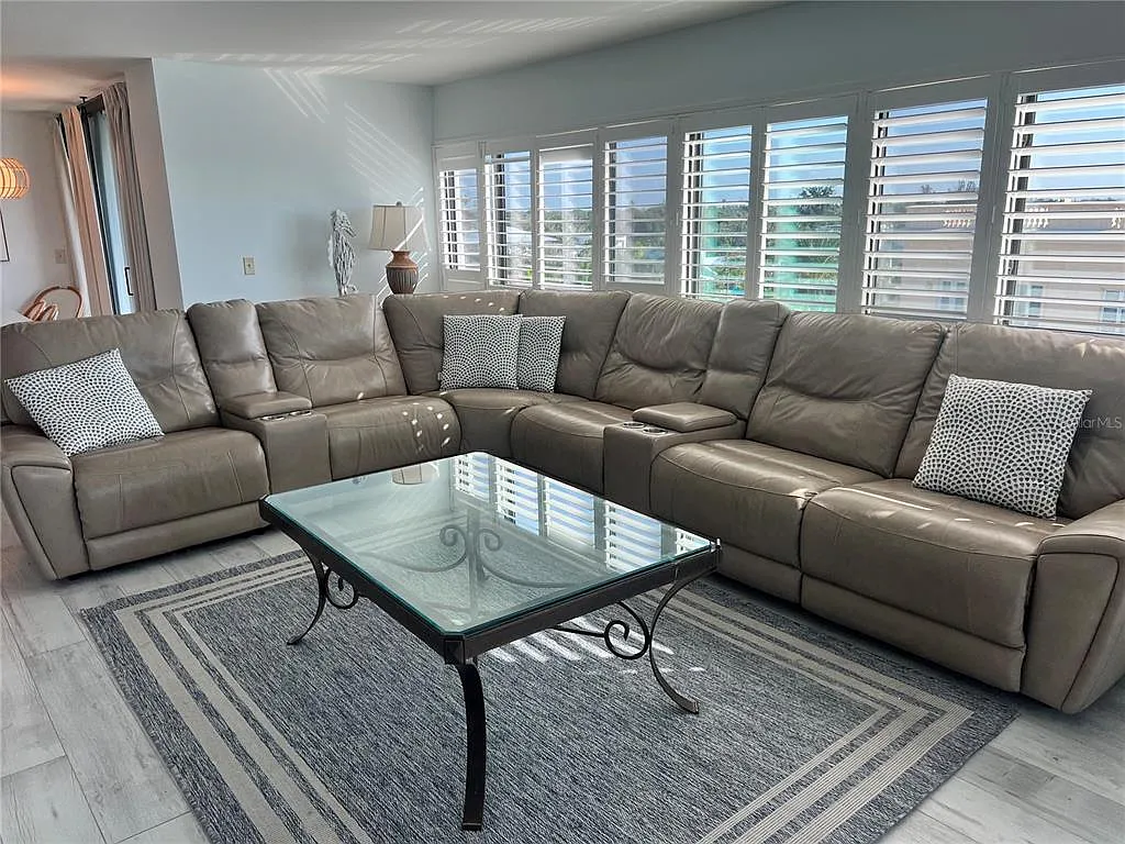 3 bed, 2.0 bath, 1598 sqft, $16,290 — Photo 3