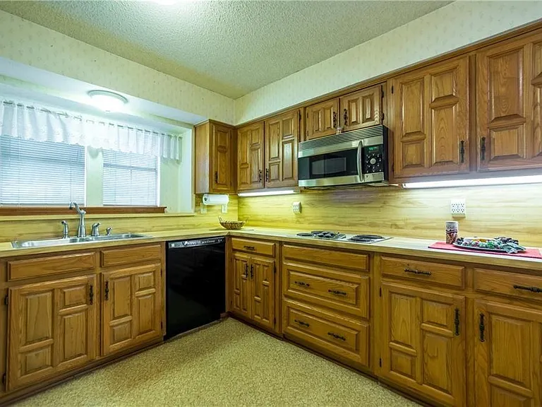 2738 Belmeade Dr — Photo 8