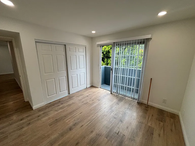 12151 Moorpark St #204 — Photo 10