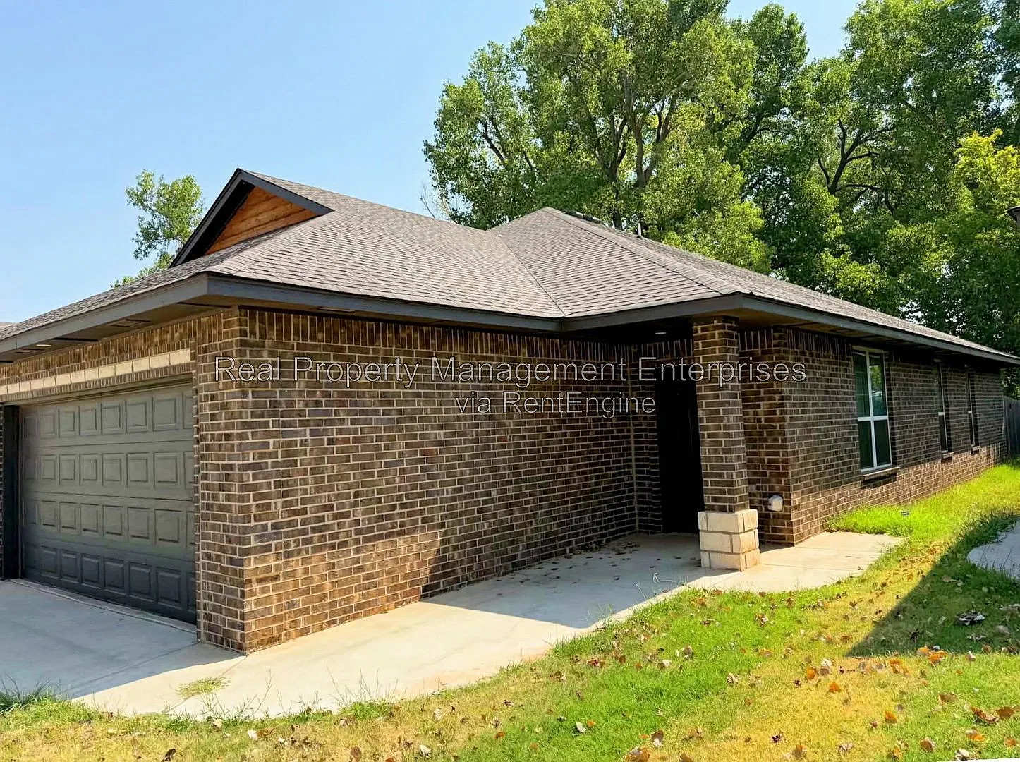 3 bed, 2.0 bath, 1269 sqft, $1,449 — Photo 2