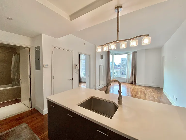 214 N 11th St #5U — Photo 14
