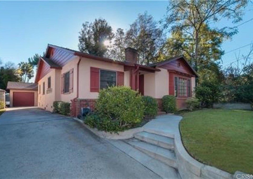 1st image of 4048 Camellia Ave